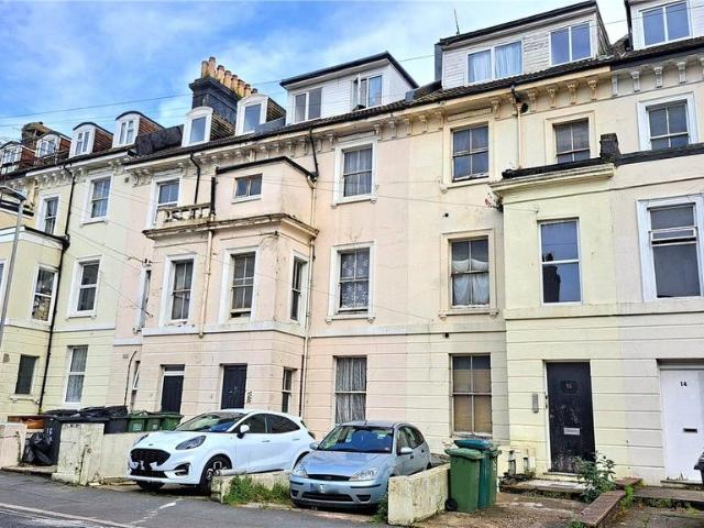 Flat for sale in Blacklands, Guestling Green