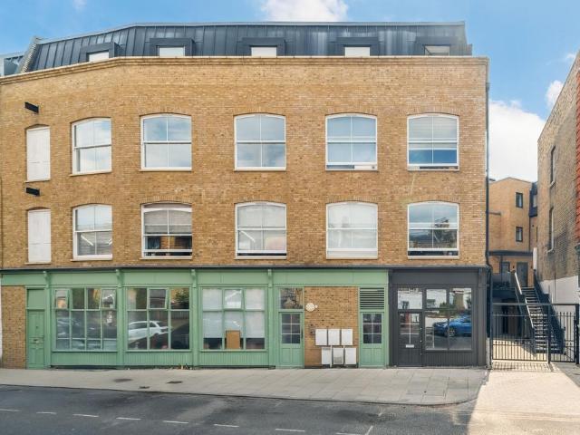 Flat for sale in Dalston, De Beauvoir Town