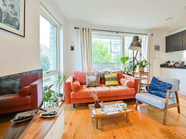 Flat for sale in Walworth, Greater London