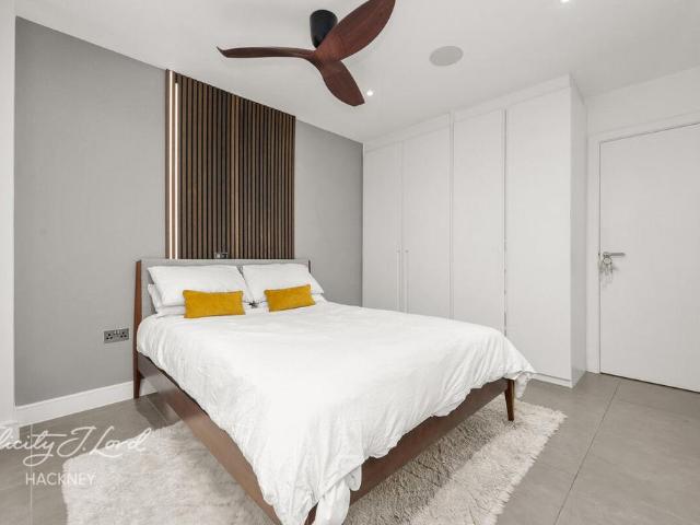 Flat for sale in Fish Island, Bow