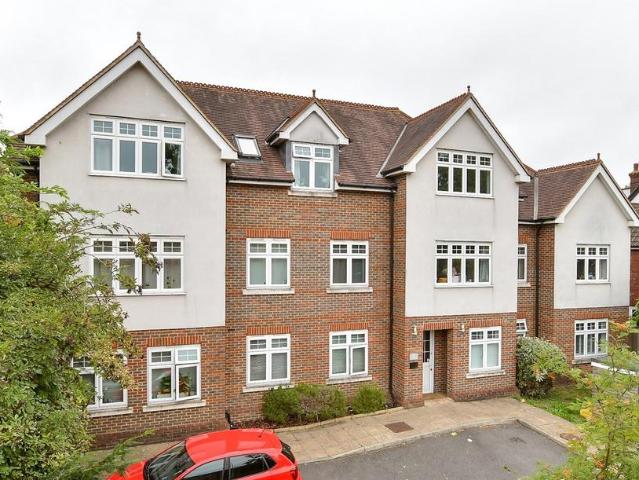 Flat for sale in Purley, Purley