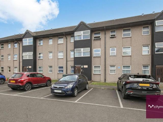 Flat for sale in Harold Hill, Greater London