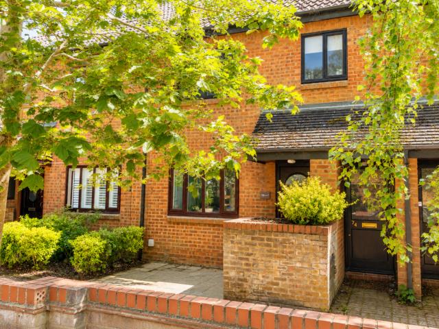 Flat for sale in Navestock Side, Essex