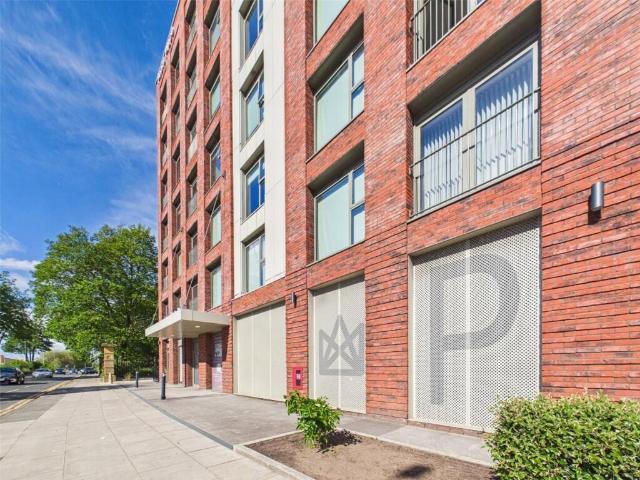 Flat for sale in Calderstones
