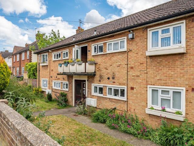 Flat for sale in Kings Hill, Colliers End