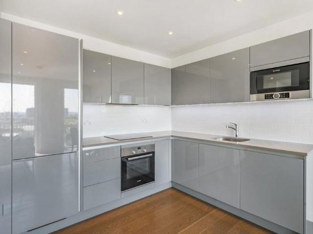 Flat for sale in Browning Estate, Greater London