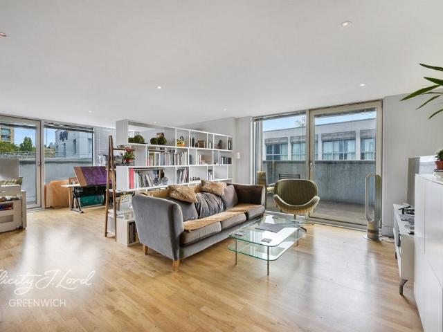 Flat for sale in Greenwich Town Centre, Greater London