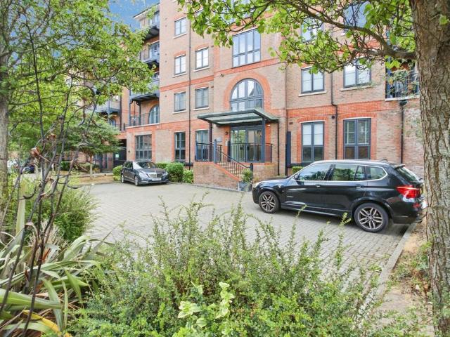 Flat for sale in Brook Street, Bourne Vale