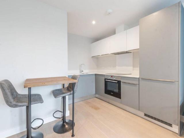 Flat for sale in Ruislip, Eastcote