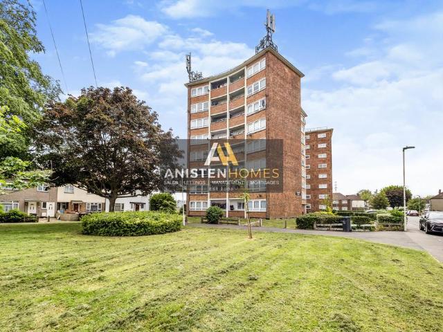 Flat for sale in Thames View, Cat Hill