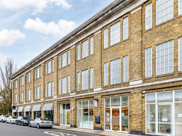 Flat for sale in East Sheen, Greater London