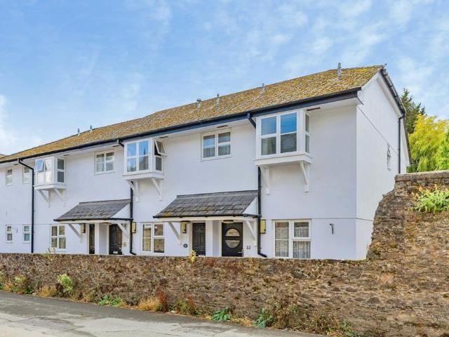Flat for sale in Strode, Devon
