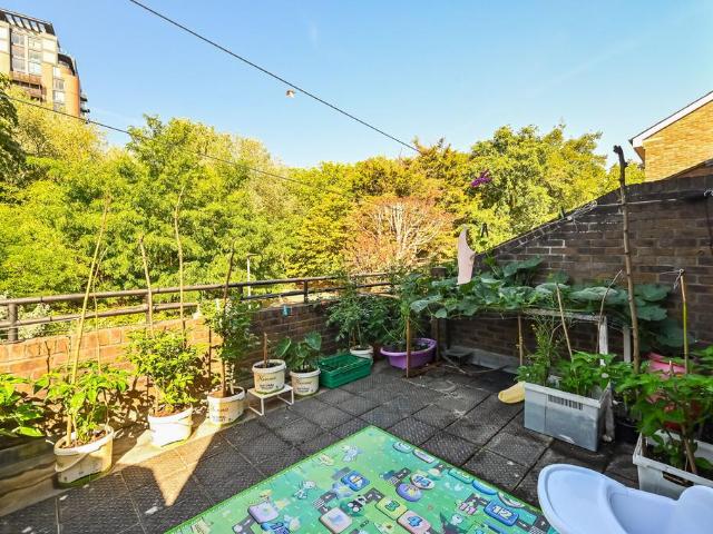 Flat for sale in St. George in the East, Shadwell