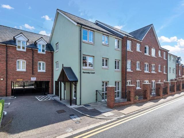 Flat for sale in King's Walden, Hertfordshire