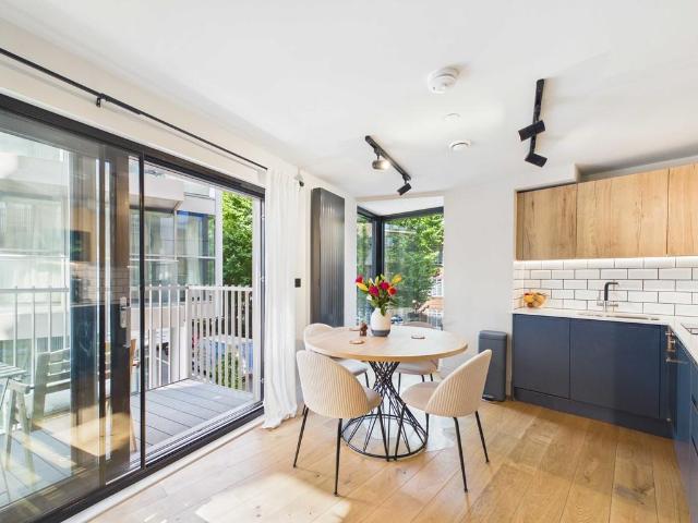 Flat for sale in Old Kent Road, Greater London