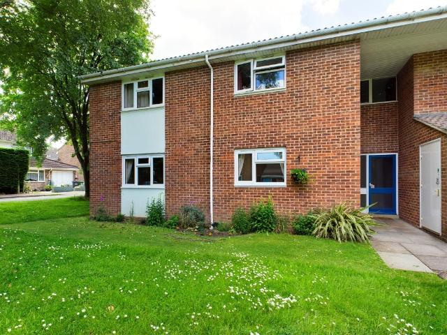 Flat for sale in East Oakley, Basingstoke and Deane