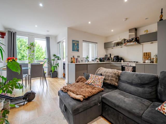 Flat for sale in Bermondsey, Greater London