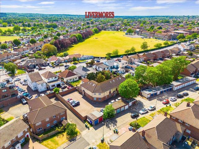 Flat for sale in Blendon, Greater London