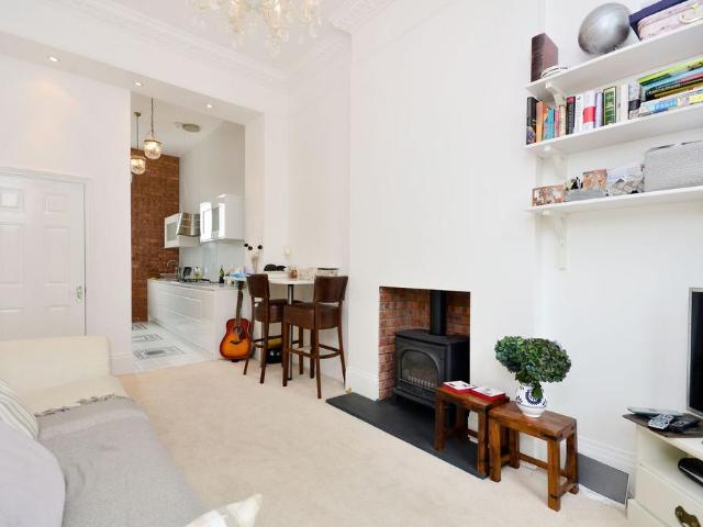 Flat for sale in Bayswater, Greater London