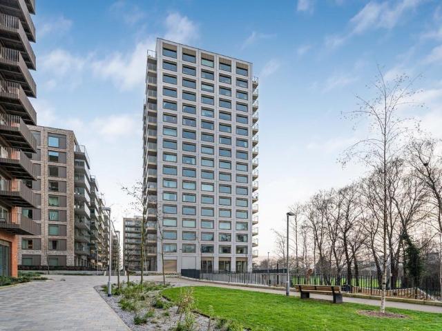 Flat for sale in Royal Wharf, Greater London