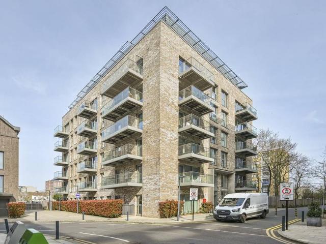 Flat for sale in Upton Park, Greater London