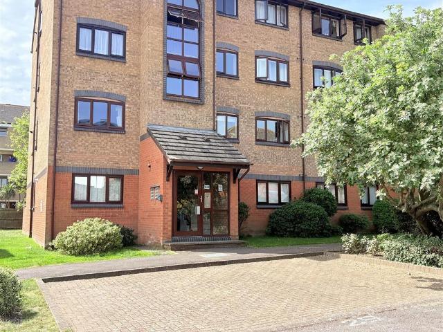 Flat for sale in Priddy's Hard, Middlecroft