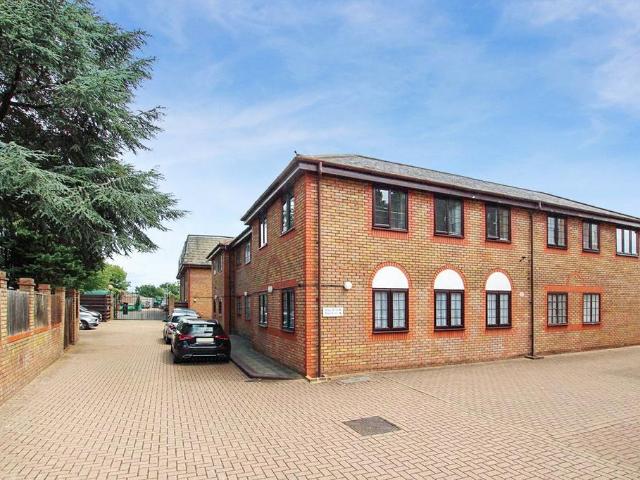 Flat for sale in New Eltham, Greater London