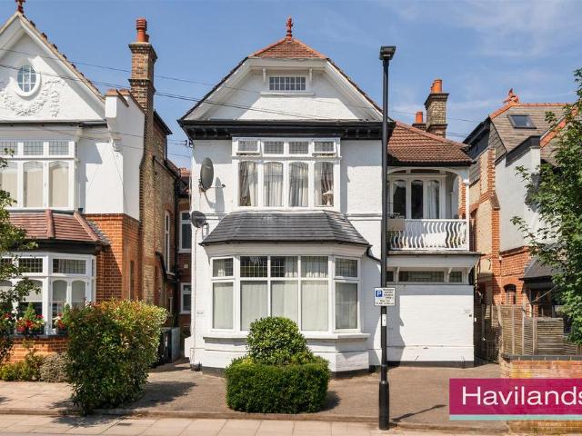 Flat for sale in Winchmore Hill, Edmonton