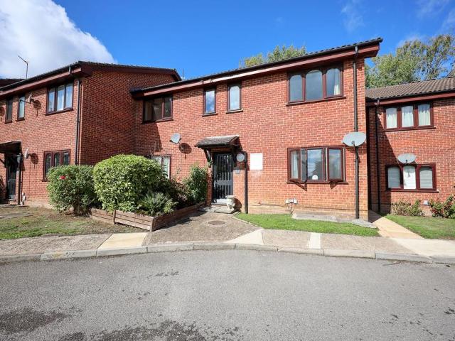 Flat for sale in World's End, Perryfields