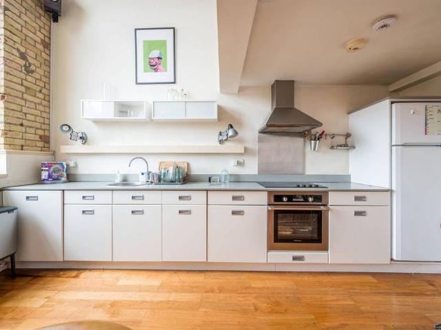 Flat for sale in Ratcliffe, Stepney
