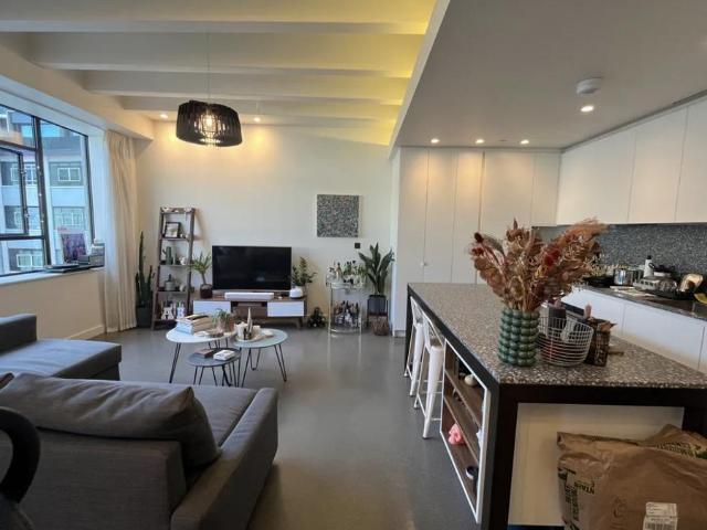 Flat for sale in Shepherd's Bush, Greater London