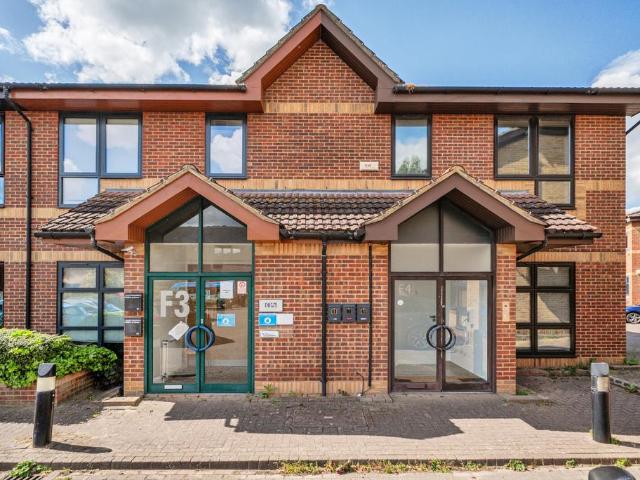 Flat for sale in Hampton, Greater London