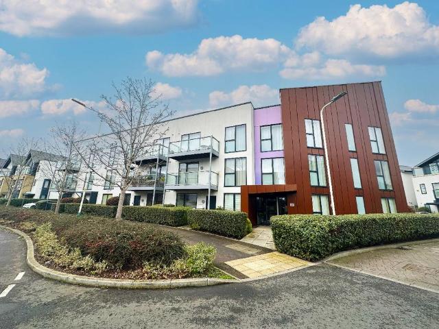 Flat for sale in Harold Wood, Greater London