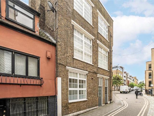 Flat for sale in South Hackney, Greater London