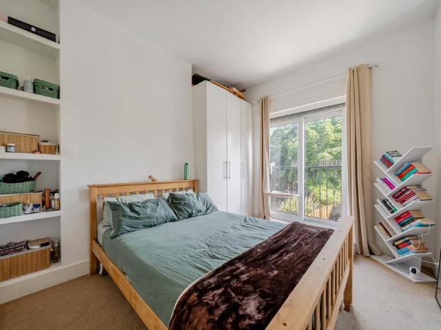 Flat for sale in West Kensington, Greater London