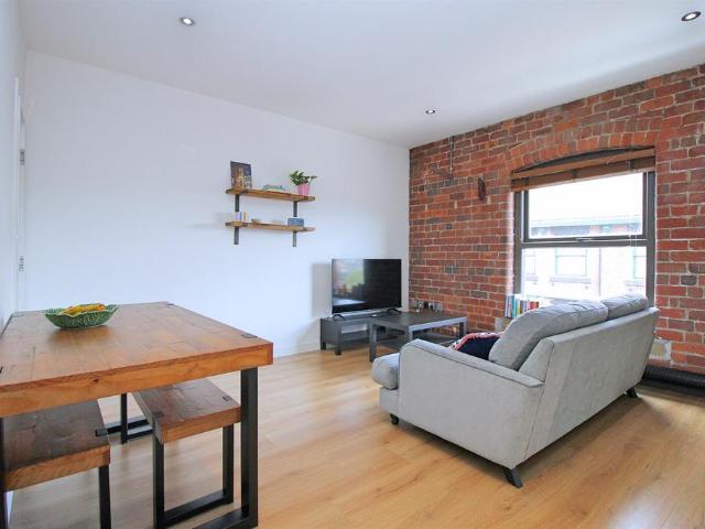 Flat for sale in West Yorkshire