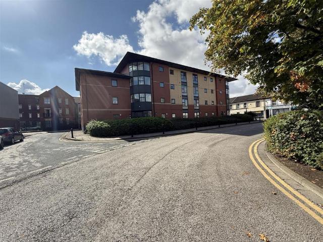 Flat for sale in Old Town, Hull