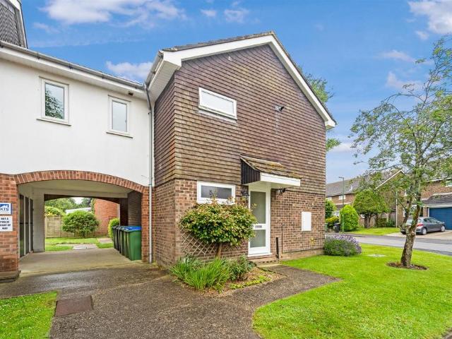 Flat for sale in Aldingbourne, Clapham