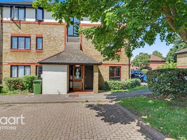 Flat for sale in Worcester Park Estate, Monks Orchard
