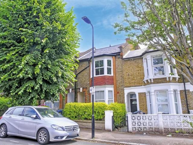 Flat for sale in London Borough of Ealing, Hanwell