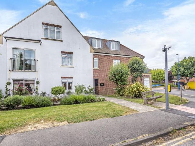 Flat for sale in Littlecote, West Sussex