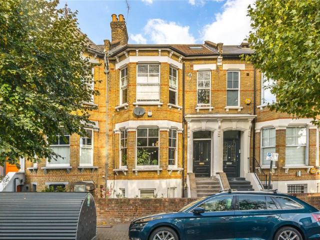 Flat for sale in Lower Clapton, Greater London