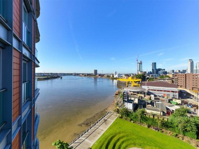 Flat for sale in Blackwall, Greater London
