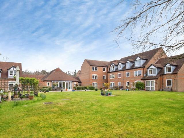 Flat for sale in Little Sandhurst