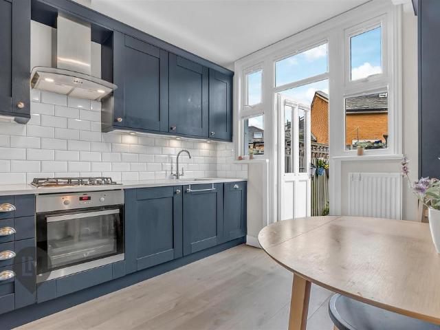 Flat for sale in Southfields, Greater London