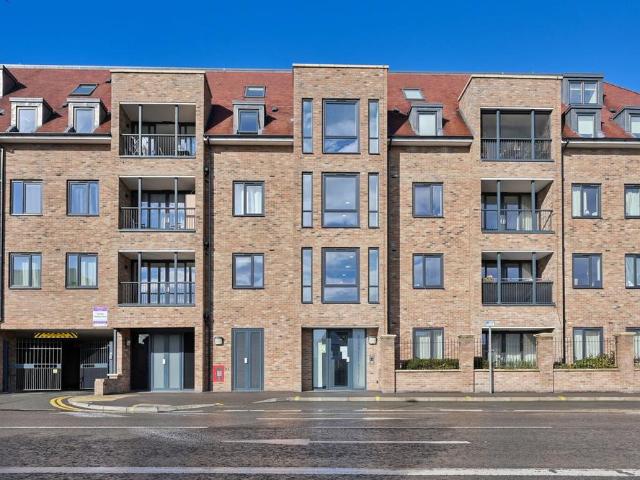 Flat for sale in Garston, Watford