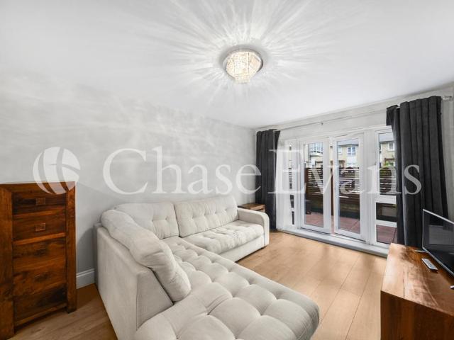 Flat for sale in Isle Of Dogs, Isle Of Man