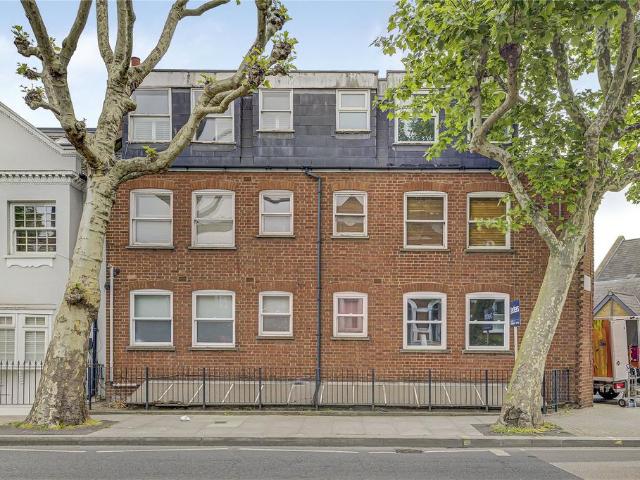 Flat for sale in Fulham, Sands End