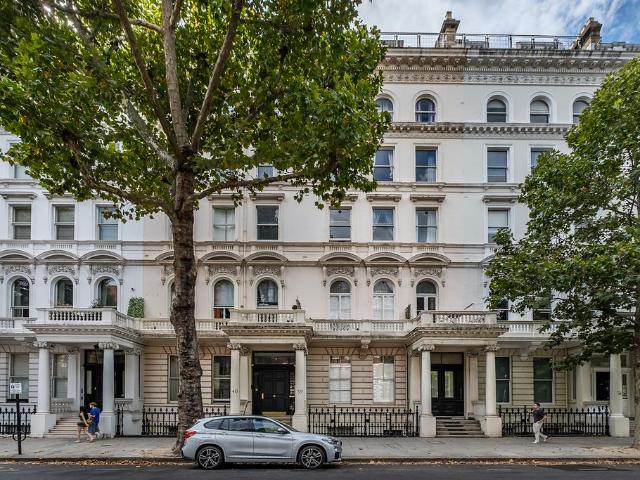 Flat for sale in Brompton, Greater London