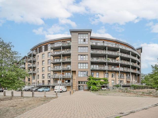 Flat for sale in Clapton, Greater London